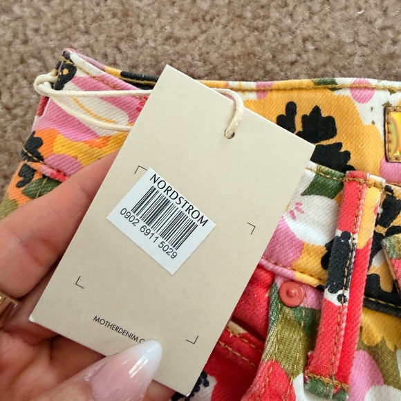 Mother denim Mid-Rise Smokin Double Flood Crop Flare Jeans in Flowers Al Fresco - Picture 4 of 11